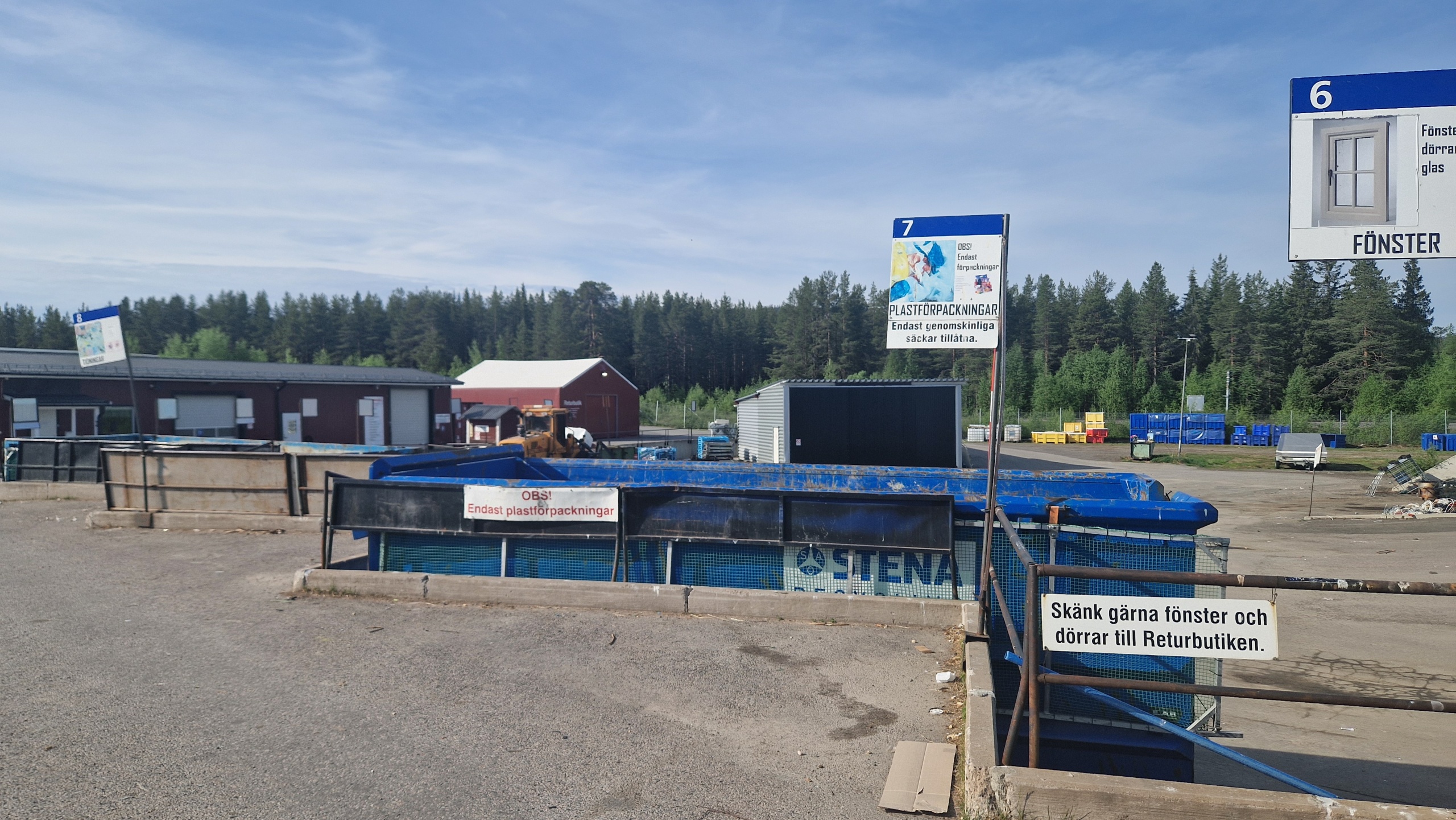 Bild på containrar på Återvinningscentralen i Arvidsjaur