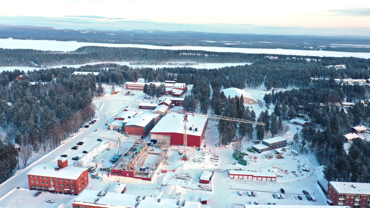 Drönarbild över badhusbygget vintertid. Foto: Kent Norberg