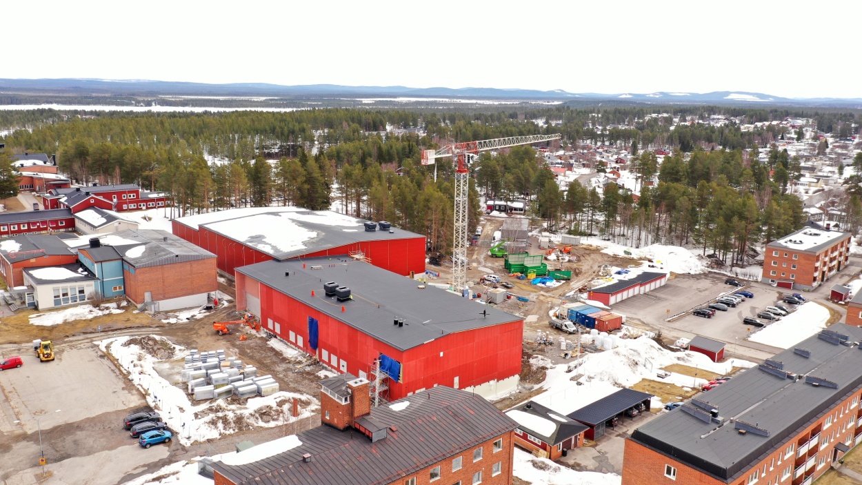 Drönarbild över badhusbygget våren 2024. Foto: Kent Norberg