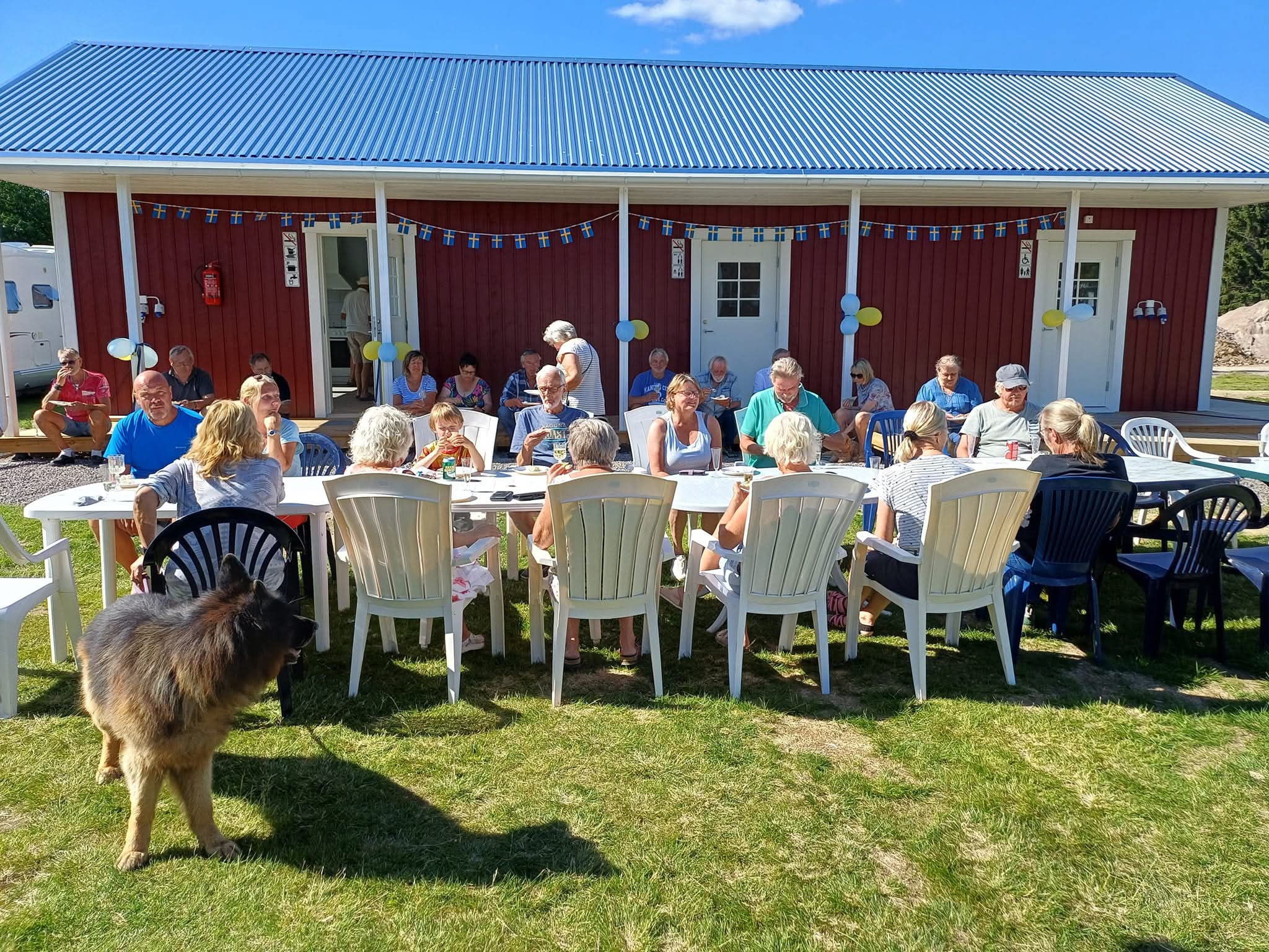 Sjöstjärnan, servicehus, midsommarfirande, långbord, camping
