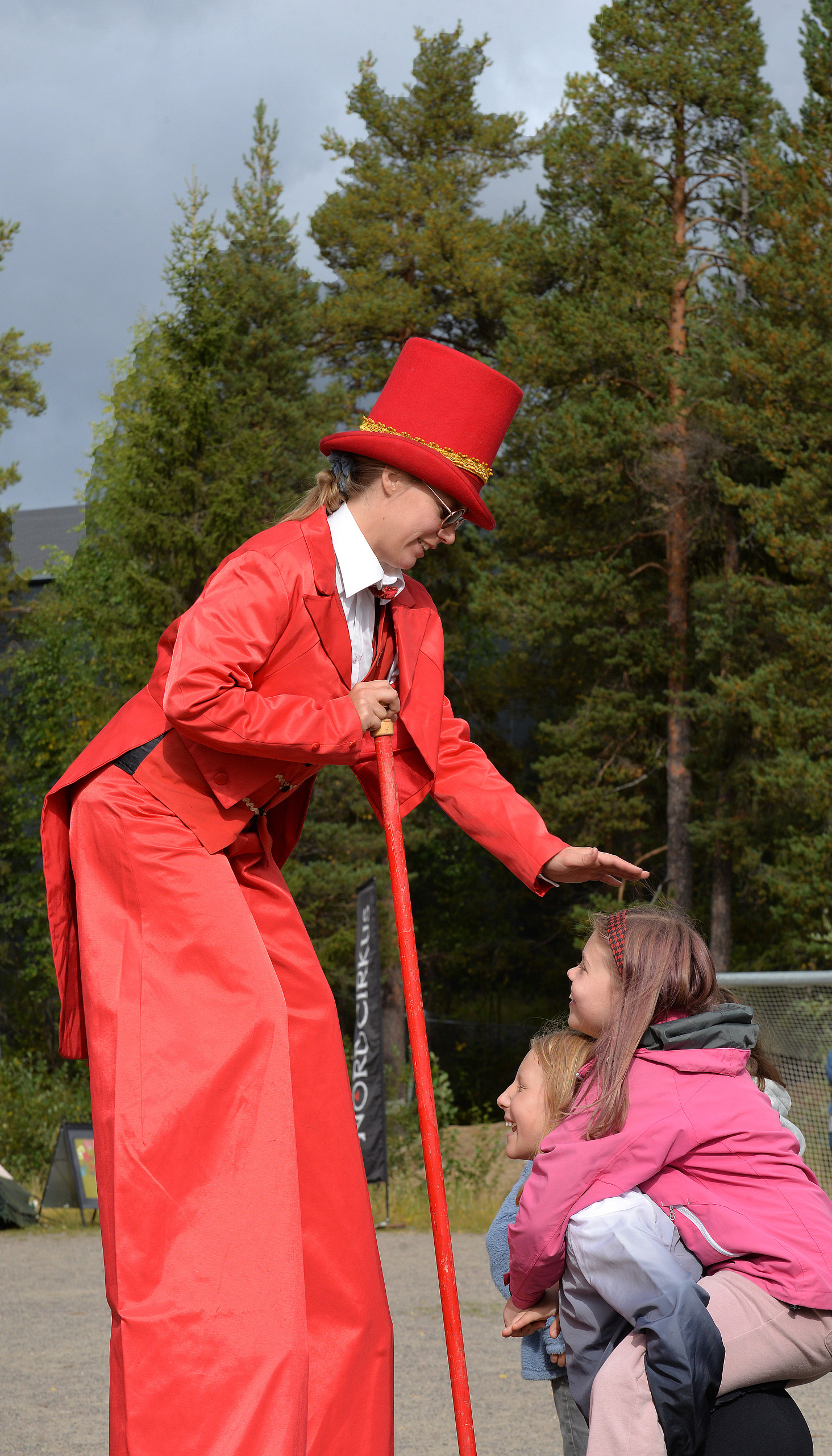 Nordcirkus, skapande skola, Ringelskolan, elever, evenemang, långa damen,
