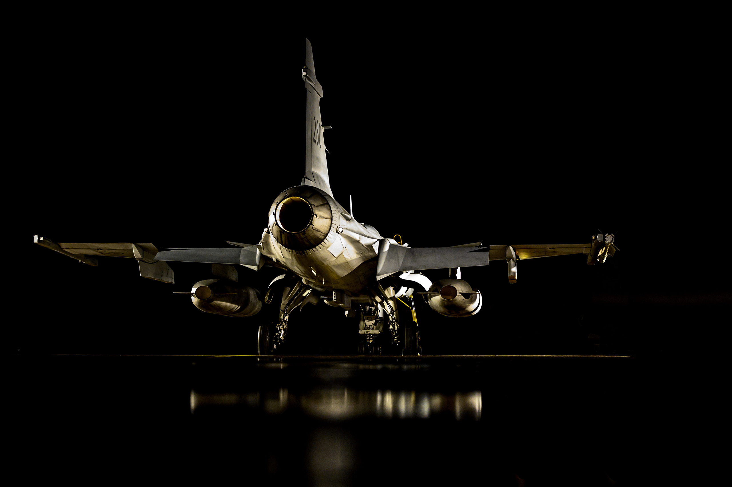 Försvarsmakten vill förvarna om att det kommer ske mörkerflygning med Jas 39 Gripen närmaste 6 veckorna.