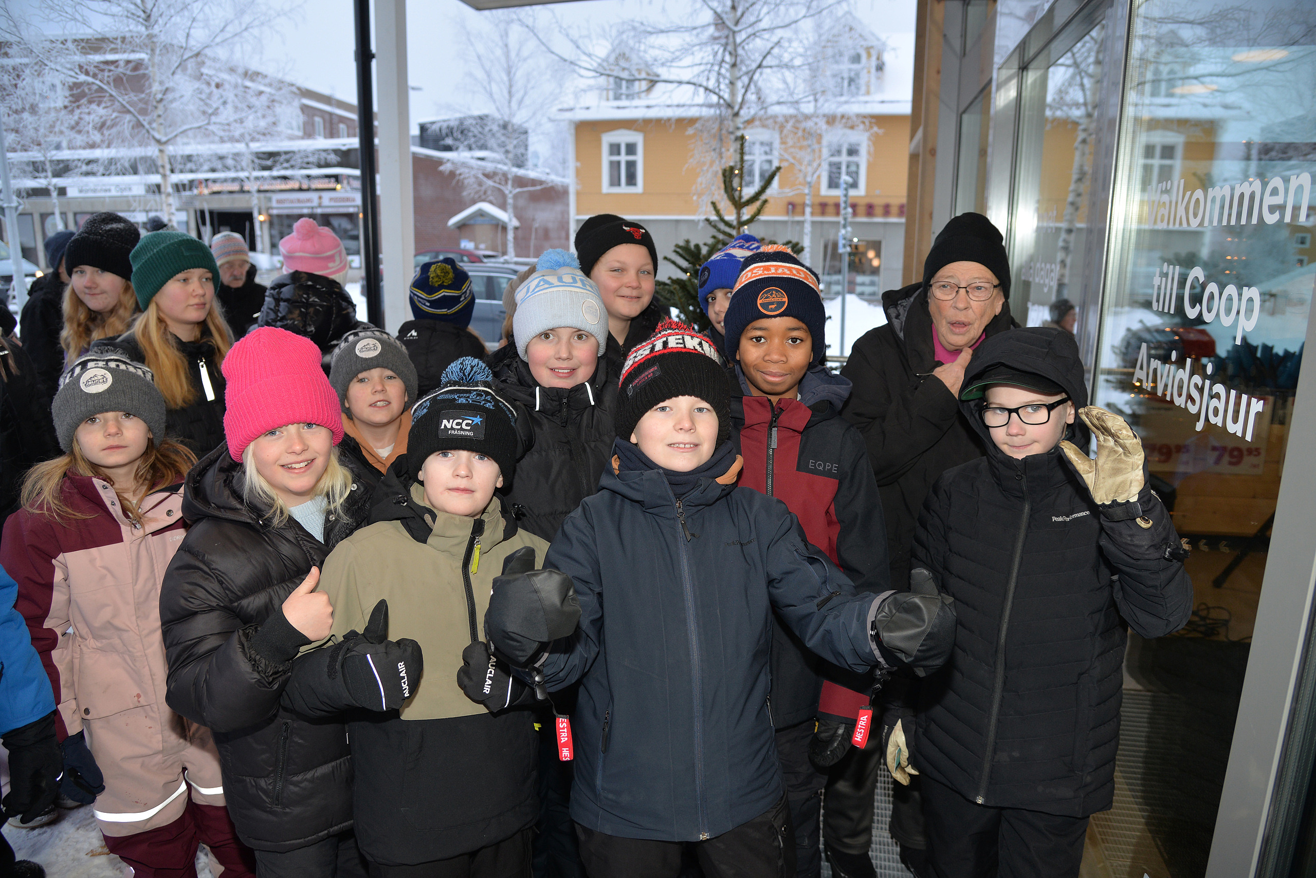 Invigning av nya Coop efter storbranden för 18 månader sedan.