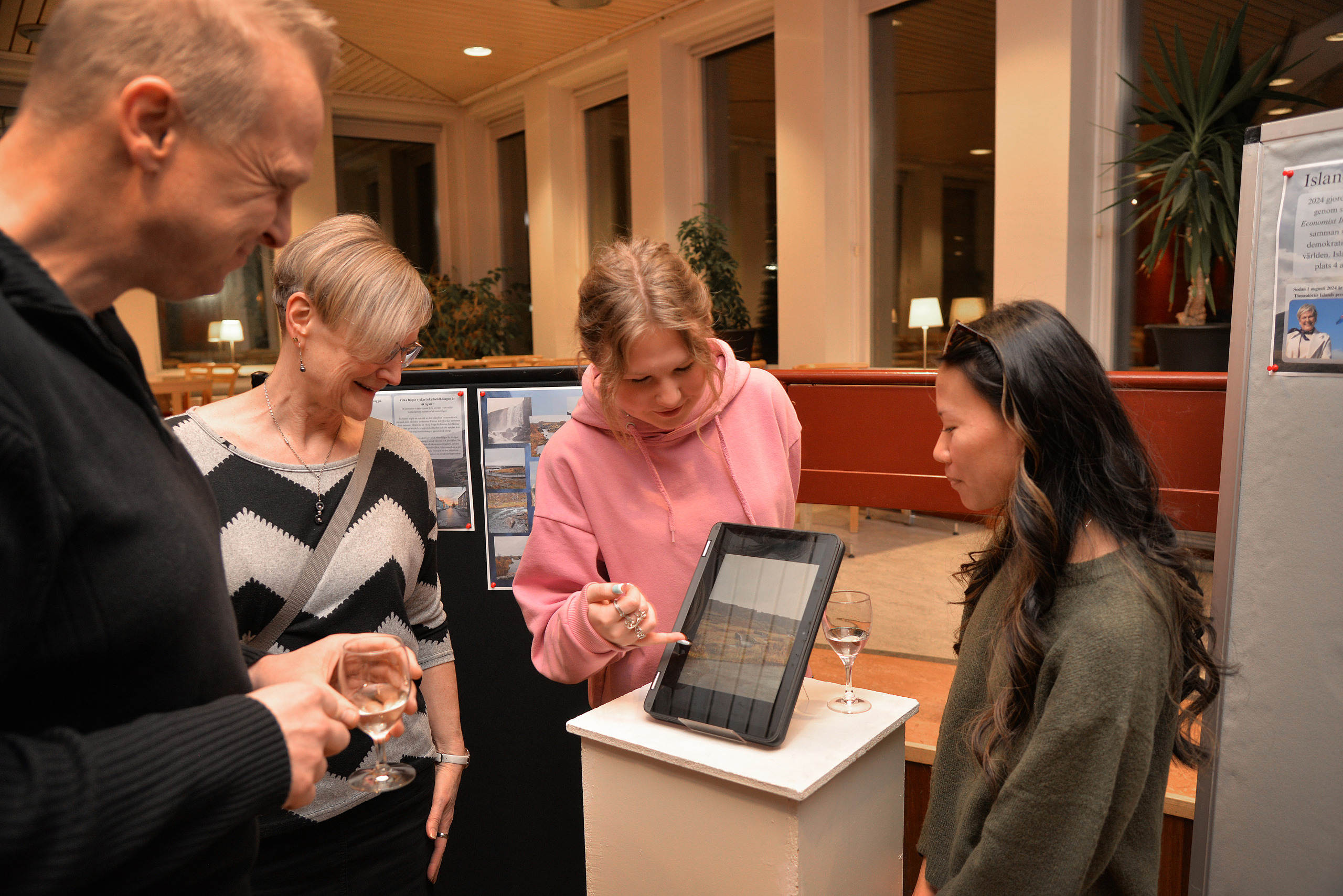 Elevutställning om Island1 Foto Kent Norberg 251118