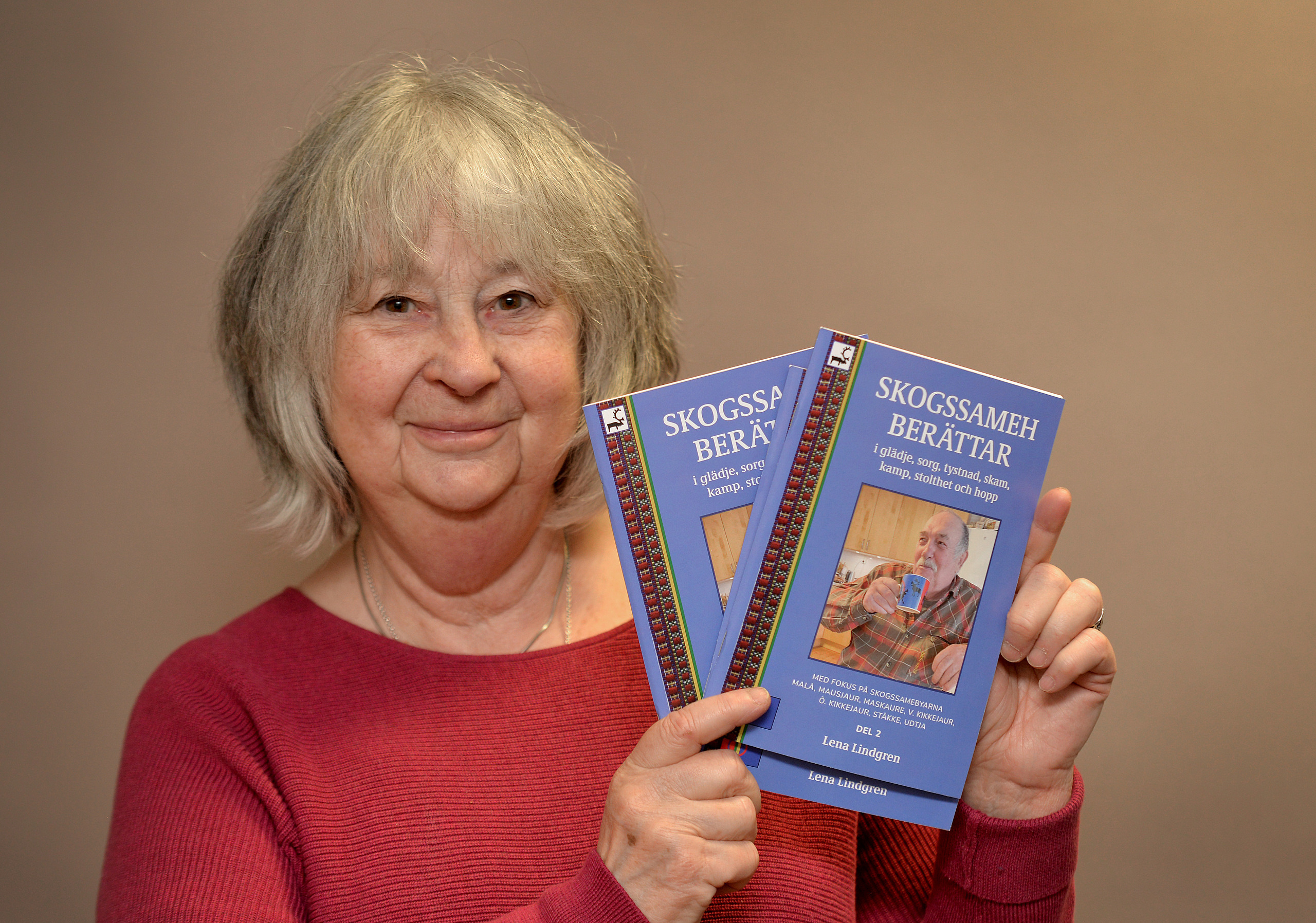 Kulturbäraren Lena Lindgren, med sin senaste skrift i serien om skogssameh berättar, skogssamer