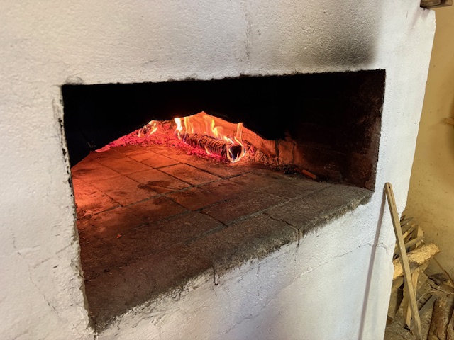 Elever i bagarstugan i Glommersträsk, Parkskolan, foto Maria Boström.